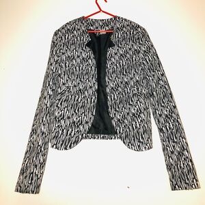 H&M Divided Abstract Black and White Striped collarless Blazer/Jacket/Suit